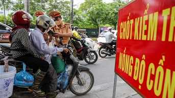 នគរបាល​ចរាចរណ៍​ទូទាំង​ប្រទេស​បាន​ធ្វើ​តេស្ត​កម្រិត​ជាតិ​អាល់កុល​ព្រម​គ្នា​