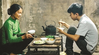 អាហារពេលល្ងាចជាមួយការសើចរបស់ម្តាយ