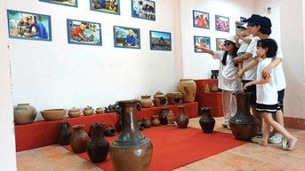 カインホア：ケート祭に関する写真や資料の展示・紹介