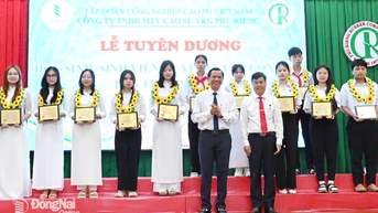 Cao su Phú Riềng tuyên dương 130 học sinh, sinh viên xuất sắc