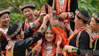 ថែរក្សាអត្តសញ្ញាណវប្បធម៌របស់ជនជាតិ Dao ក្រហមនៅ Tan Linh