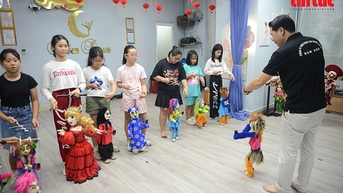 ផ្សព្វផ្សាយសិល្បៈអាយ៉ងខ្សែនៅកណ្តាលទីក្រុងហូជីមិញ