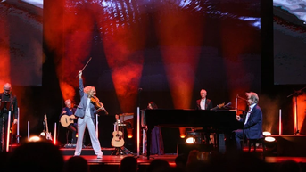 “Secret Garden Live in Vietnam” đầy mộng mơ, hoài niệm