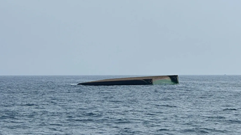 タンチ村ではしけが沈没し、行方不明の犠牲者2人が発見された。
