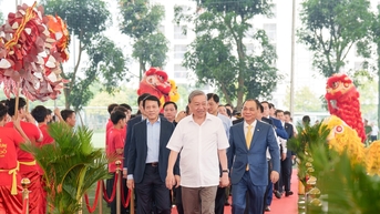 អគ្គលេខាធិកា To Lam ចូលរួមពិធីបើកការដ្ឋានសាងសង់កីឡដ្ឋាន 60,000 កៅអី