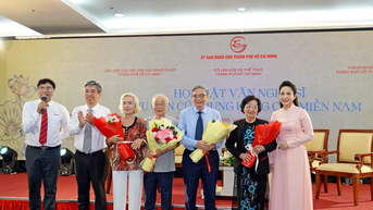 Lãnh đạo TPHCM gặp gỡ văn nghệ sĩ Khu căn cứ Trung ương Cục miền Nam