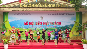 Hop Thanh រីករាយពិធីបុណ្យស្រូវបៃតងរដូវស្លឹកឈើជ្រុះ