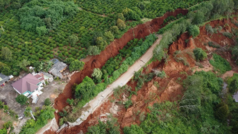 Gia Lai ៖ ផ្លូវ​ទៅ​ស្ថានីយ 500kV បាន​បាក់​រលំ​ផ្ទះ​ប្រជាពលរដ្ឋ