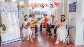 អ្នកជំងឺរំភើបជាមួយ 'ឆាកតន្ត្រី' នៅក្នុងបន្ទប់ទទួលភ្ញៀវនៃមន្ទីរពេទ្យទូទៅសាយហ្គន