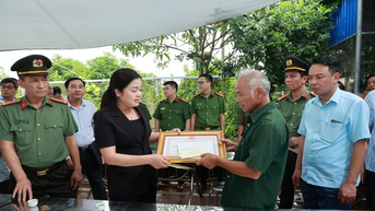 សន្តិសុខ​ក្លាហាន​ហ៊ាន​បូជា​ជីវិត​សង្គ្រោះ​ក្មេង​លង់ទឹក​៣​នាក់​។