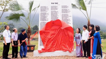 ពិធីសម្ពោធ និងទទួលស្តូបដែលឆ្លាក់អក្សរ វៀតបាក់