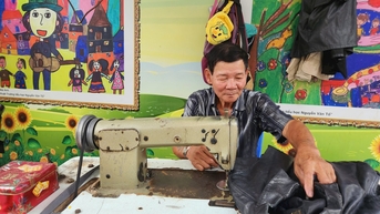 កាត់ដេរមុនពេលមកដល់នៃម៉ូដសំលៀកបំពាក់ដែលត្រៀមរួចជាស្រេច