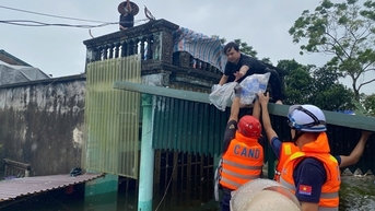 Đoàn công tác CNCH Bộ Công an cứu 55 người bị mắc kẹt và 2 người do nước chảy xiết