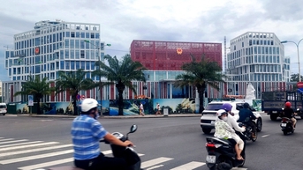 លោក Khanh Hoa បានដឹកនាំការបោសសម្អាត 32 គ្រួសារ ដើម្បីពង្រីកទីស្នាក់ការខេត្ត។