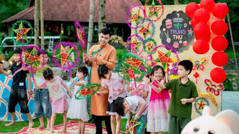 នាំមកនូវពិធីបុណ្យពាក់កណ្តាលរដូវស្លឹកឈើជ្រុះដ៏កក់ក្តៅដល់កុមារគ្រប់រូប