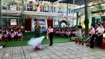 សាលាមត្តេយ្យ Van Luong អនុវត្តផែនការពន្លត់អគ្គីភ័យ និងជួយសង្គ្រោះ