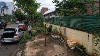 សំណើ​គ្មាន​ច្បាប់​សាលា​សង់​របង​រំលោភ​ចិញ្ចើម​ផ្លូវ​ប្រជាពលរដ្ឋ​តូច​ចិត្ត