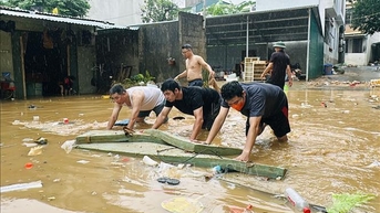 ឥទ្ធិពល​ព្យុះ​លេខ​១០៖ អ្នក​ស្រុក​ប្រញាប់ប្រញាល់​ជម្នះ​ផល​វិបាក