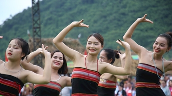 Đối thoại với sắc màu