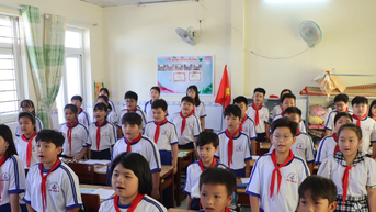 នាយកដ្ឋានអប់រំ Ca Mau ទប់ស្កាត់ 'ការយកលុយលើស' នៅក្នុងសាលារៀន