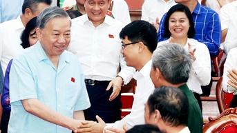 លេខាមិនមែនជាអ្នកក្នុងស្រុកទេ៖ ការពារភាពអវិជ្ជមាន ភាពជាខ្នងបង្អែក និងមូលដ្ឋាននិយមពីឫសគល់