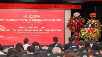 កាសែត​ឧស្សាហកម្ម និង​ពាណិជ្ជកម្ម​បាន​រៀបចំ​ពិធី​អបអរសាទរ​ខួប​លើក​ទី ៨០ នៃ​ប្រពៃណី​របស់​ខ្លួន។