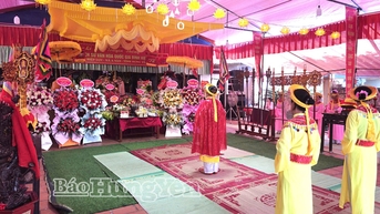 ពិធីបុណ្យប្រពៃណី ផ្ទះឃុំ Hiep Luc ឃុំ A Sao
