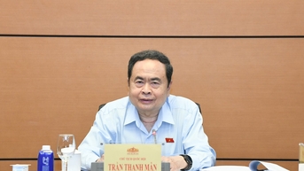 ប្រធានរដ្ឋសភាវៀតណាម លោក Tran Thanh Man ធ្វើជាប្រធានកិច្ចប្រជុំថ្នាក់ដឹកនាំរដ្ឋសភា។