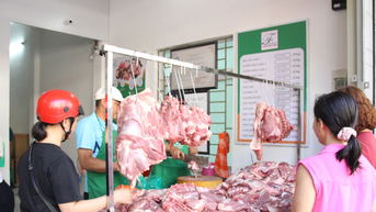 បើក​ហាង​លក់​សាច់​ជ្រូក​ស្អាត កសិដ្ឋាន Phu Hung ផ្តល់​អាហារ​សុវត្ថិភាព