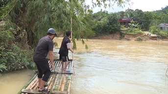 ស្ពានបណ្តោះអាសន្នត្រូវបានទឹកជន់លិច ប្រជាជនភូមិហាន់ជាង១០០នាក់បានប្រថុយជីវិតដោយជិះក្បូនឆ្លងទន្លេ