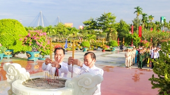គណៈប្រតិភូចូលរួមសមាជបក្សខេត្ត បានទៅសួរសុខទុក្ខវីរៈយុទ្ធជននៅទីបញ្ចុះសពទុក្ករបុគ្គល
