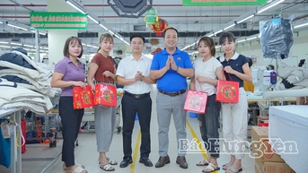 ក្រុមហ៊ុន Tien Hung Joint Stock Company ផ្តល់អំណោយ 3,700 ក្នុងពិធីបុណ្យពាក់កណ្តាលសរទរដូវ
