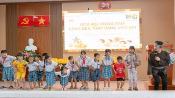 ការថែរក្សាពិធីបុណ្យពាក់កណ្តាលរដូវស្លឹកឈើជ្រុះសម្រាប់កុមារនិងក្មេងជំទង់