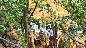 សាកសព​ជនរងគ្រោះ​ដំបូង​ក្នុង​ការ​បាក់​ដី​នៅ​ឃុំ​លួង​ត្រូវ​បាន​រក​ឃើញ។