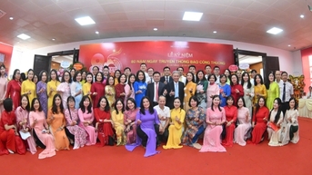ទិដ្ឋភាពទូទៅនៃការប្រារព្ធខួបលើកទី 80 នៃទិវាប្រពៃណីរបស់កាសែតឧស្សាហកម្ម និងពាណិជ្ជកម្ម