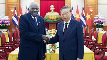 វៀតណាមតែងតែឈរក្បែរគុយបា