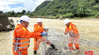 Công ty Điện lực Sơn La tập trung khắc phục sự cố về điện do ảnh hưởng bão số 10