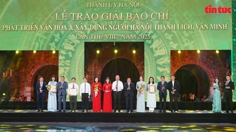 Trao giải báo chí về phát triển văn hóa và xây dựng người Hà Nội thanh lịch, văn minh
