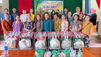 Gia Lai: Hỗ trợ 53 tấn hàng hóa và tiền mặt với tổng giá trị 2,4 tỷ cho đồng bào vùng lũ