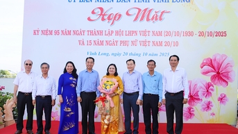 Họp mặt cán bộ nữ lãnh đạo nhân Ngày Phụ nữ Việt Nam 20/10