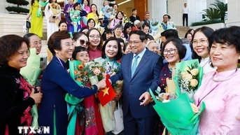 Phụ nữ Việt Nam: Từ truyền thống anh hùng đến khát vọng cống hiến