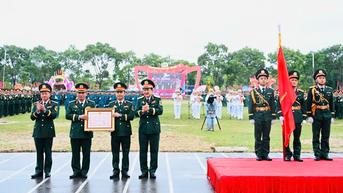 Sư đoàn 2 kỷ niệm 60 năm Ngày truyền thống đơn vị và đón nhận Huân chương Bảo vệ Tổ quốc hạng nhất