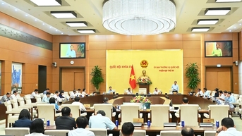 Sớm hoàn thiện quy định về vị trí việc làm, cải cách tiền lương