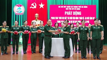 Hội Phụ nữ Bộ Chỉ huy Quân sự thành phố Đà Nẵng phát động nuôi “heo đất” nhân dịp 20/10.