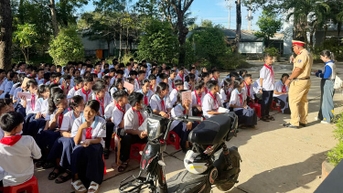 ការ​ផ្សព្វផ្សាយ​សុវត្ថិភាព​ចរាចរណ៍​និង​ការ​បង្ការ​អំពើ​អាក្រក់​សង្គម​សាលា​