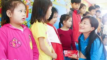 Tổ chức các hoạt động chăm lo Tết cho đoàn viên, người lao động