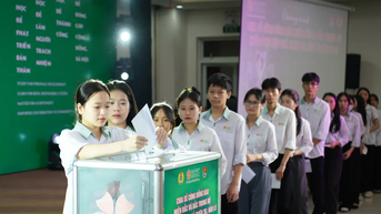 Đại học Đông Á ủng hộ 565 triệu đồng cho đồng bào vùng bão lũ