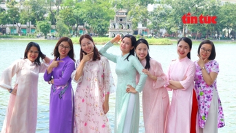 បឹង Hoan Kiem ឆេះជាមួយ Ao Dai នៅថ្ងៃដ៏សំខាន់នៃ "ពាក់កណ្តាលដ៏សំខាន់"