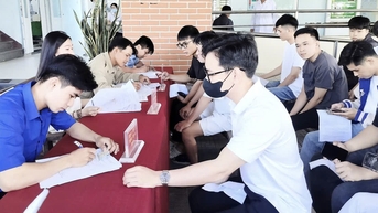 285 thanh niên phường Phong Phú tham gia khám sơ tuyển sức khỏe nghĩa vụ quân sự
