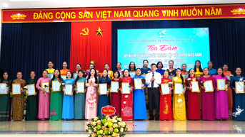 វួដ Dong Thuan៖ សរសើរកម្មាភិបាលស្ត្រីគំរូ